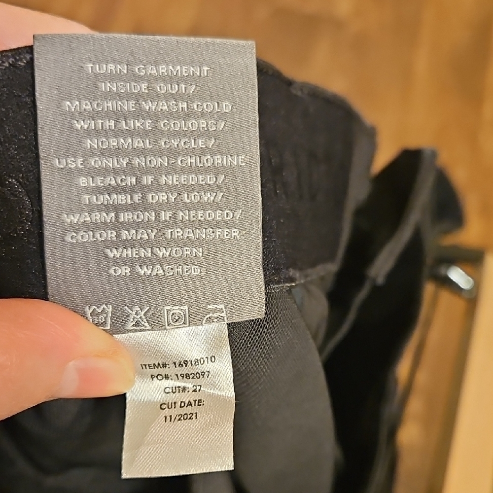 Torrid Black Ankle Cropped Jeans with Straight-Leg Design - Picture 12 of 12